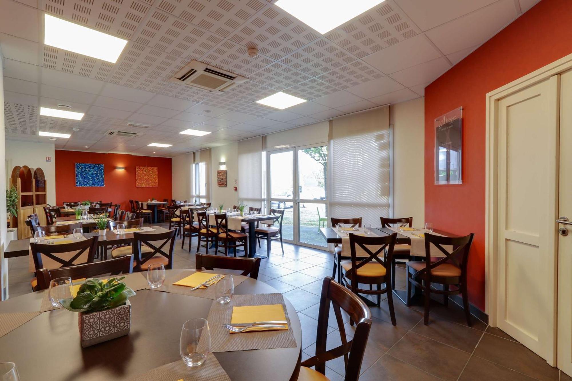 Brit Hotel Saint-Meen-Le-Grand En Broceliande Exterior foto