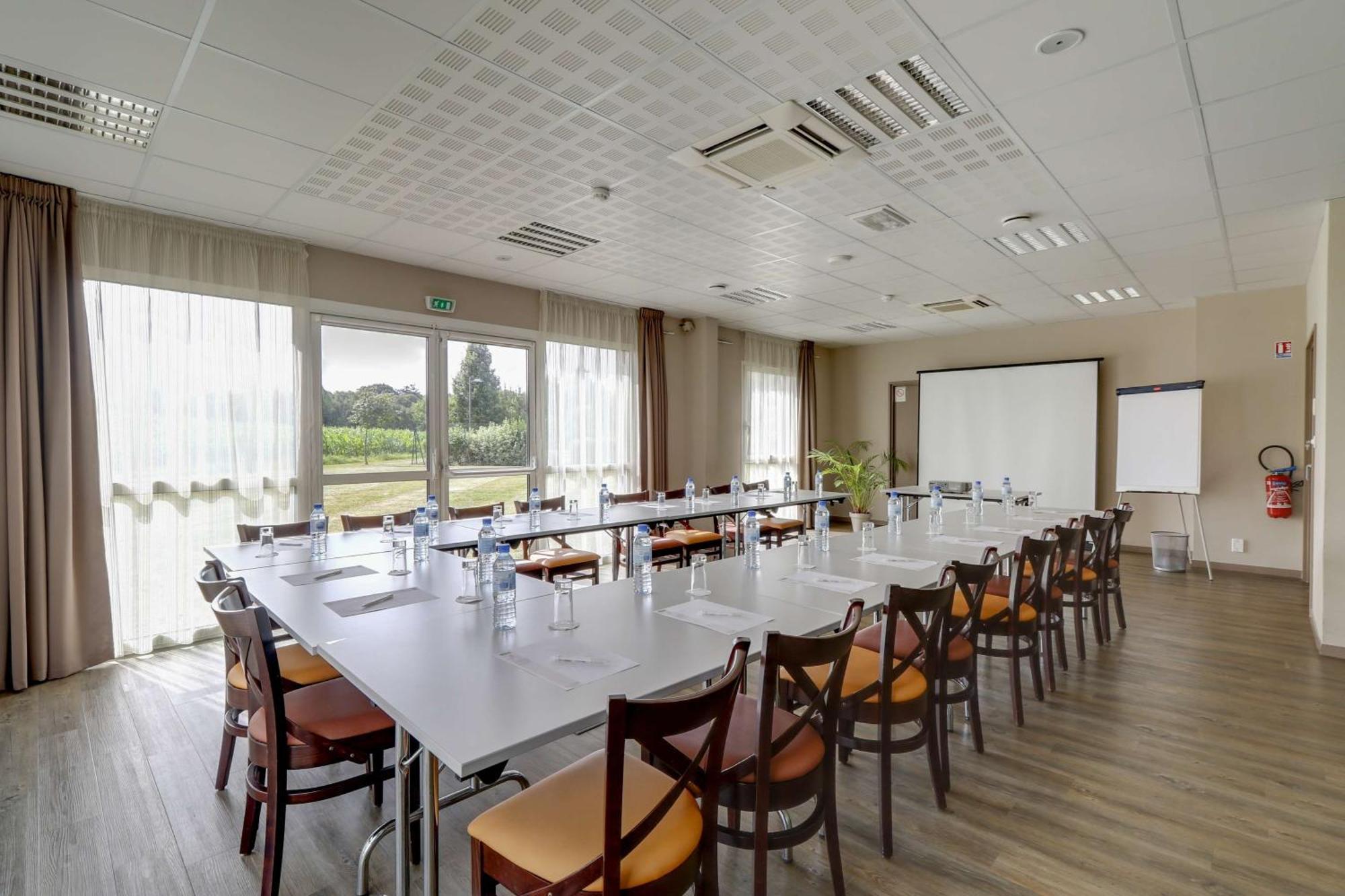 Brit Hotel Saint-Meen-Le-Grand En Broceliande Exterior foto
