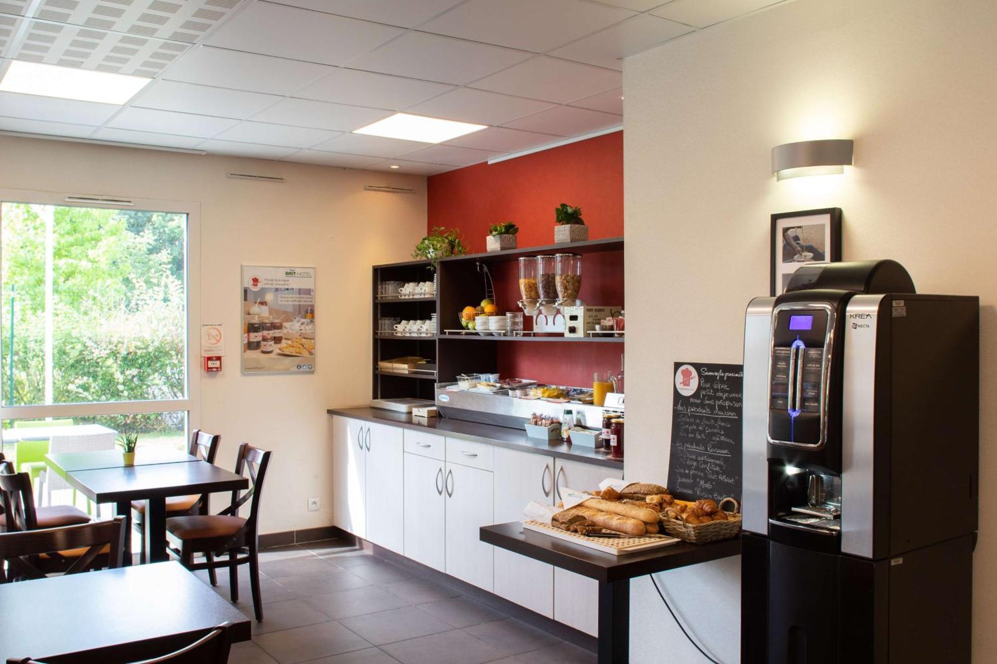 Brit Hotel Saint-Meen-Le-Grand En Broceliande Exterior foto