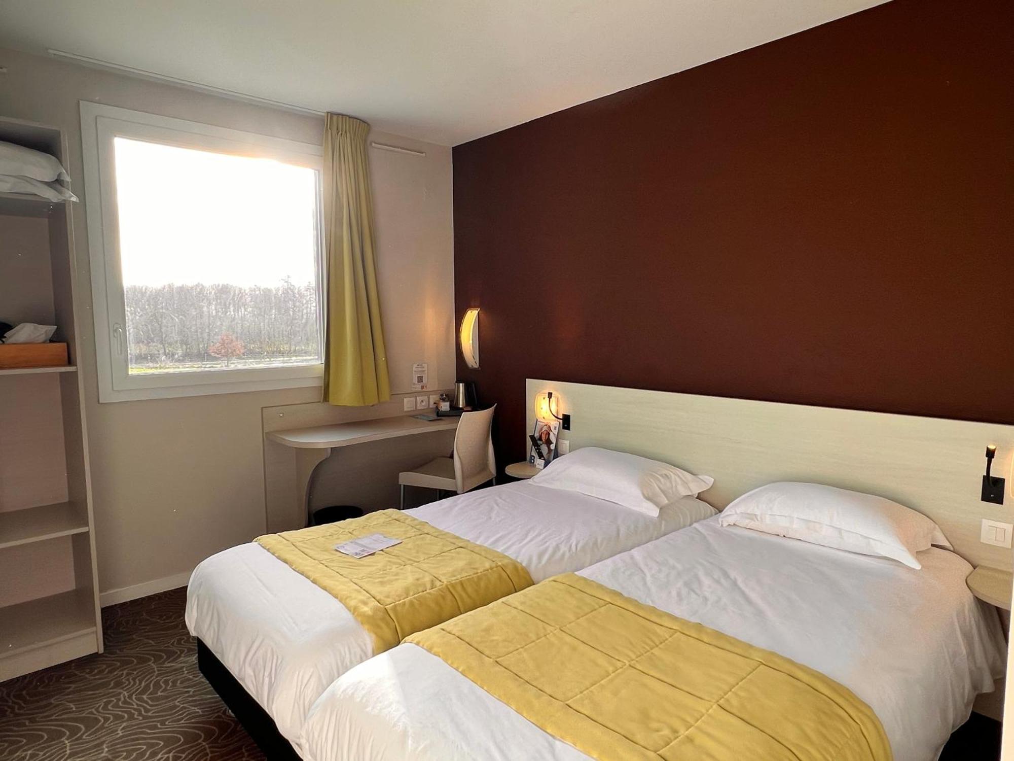 Brit Hotel Saint-Meen-Le-Grand En Broceliande Exterior foto