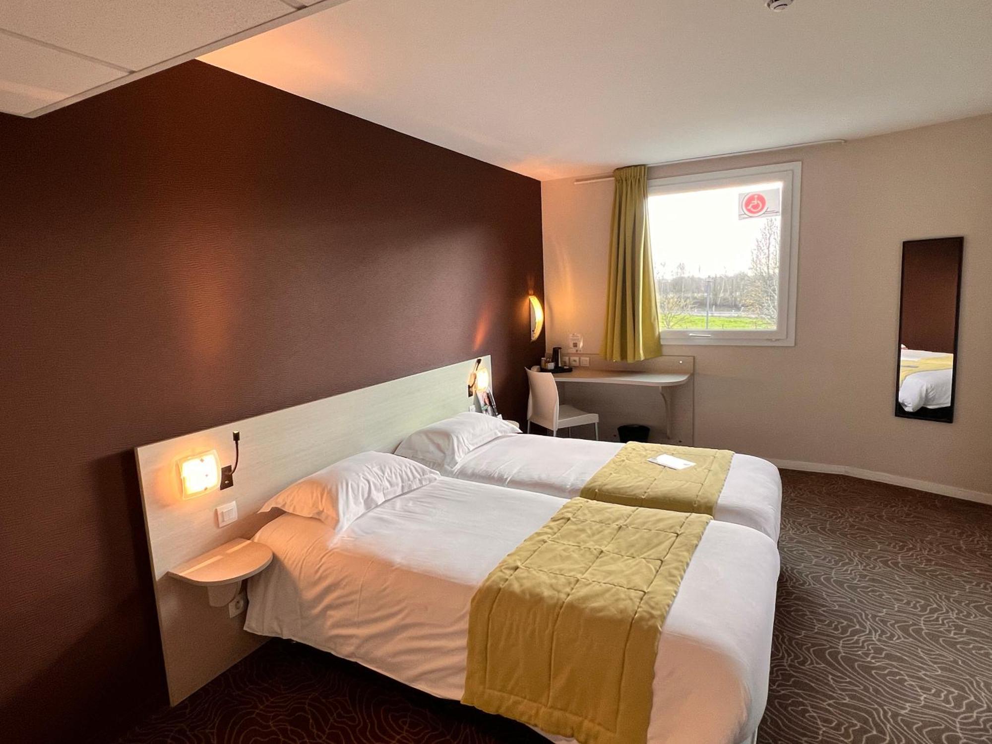 Brit Hotel Saint-Meen-Le-Grand En Broceliande Exterior foto